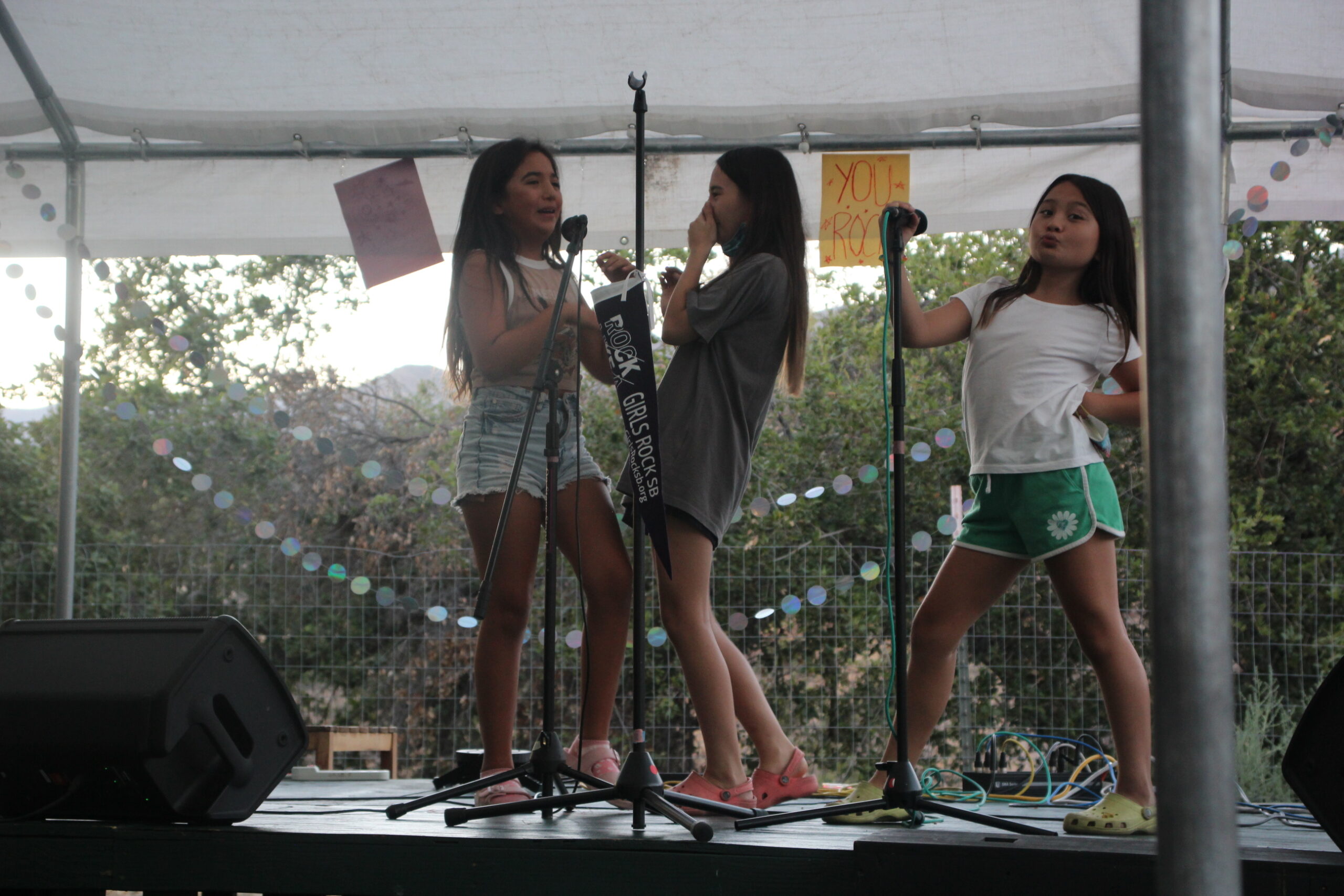 girls singing